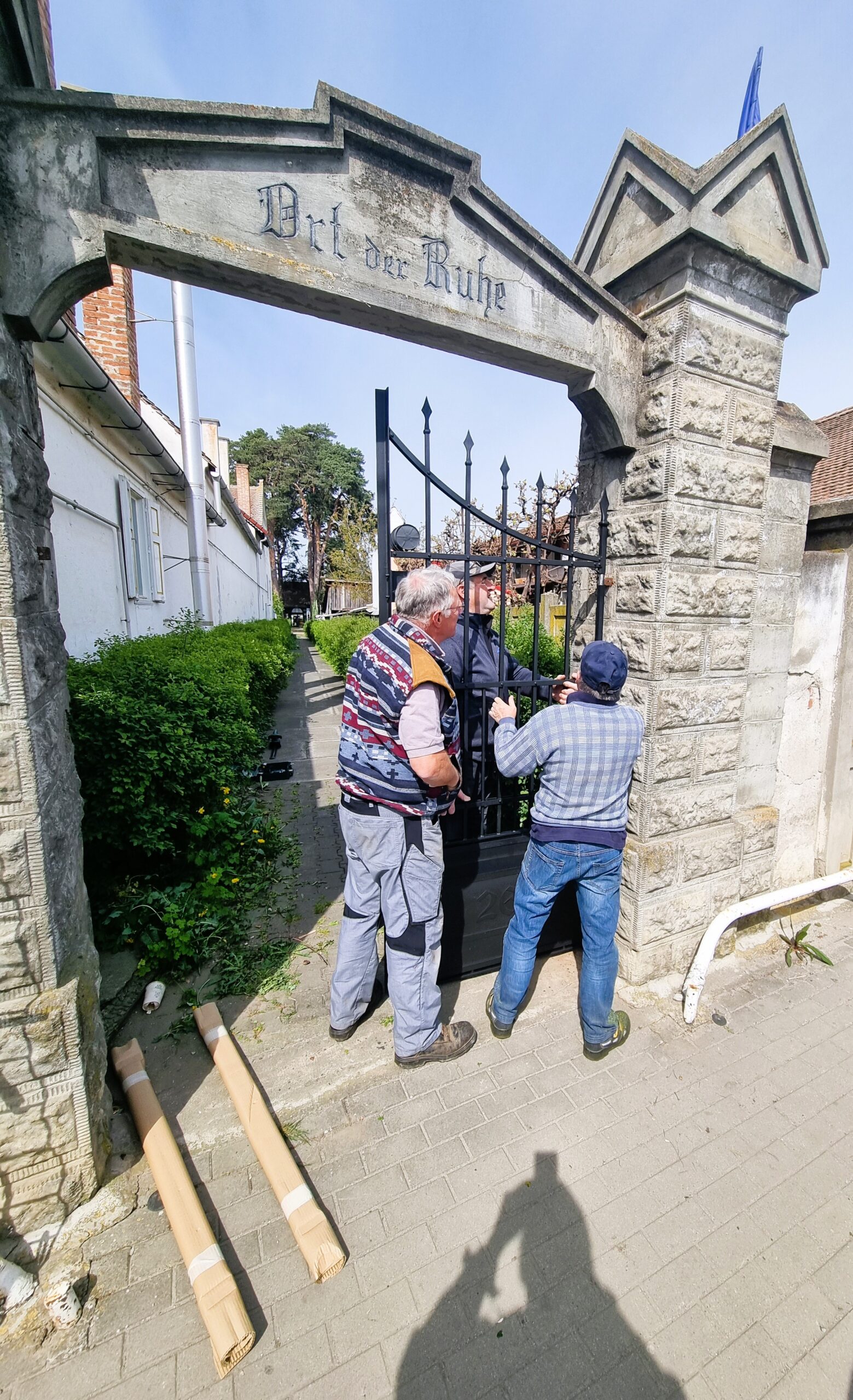 Restauration des Friedhoftores in Großau